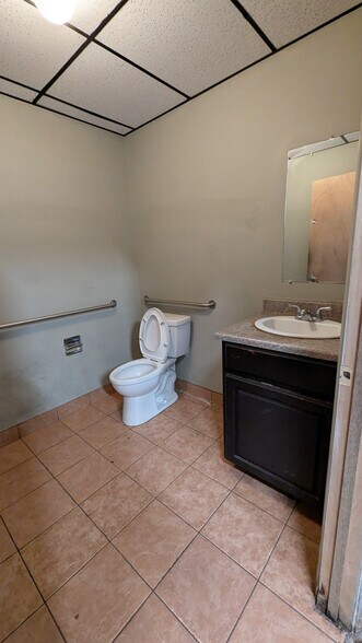 More Photos Of 2200 Chambers Rd, Aurora Warehouse For Sale