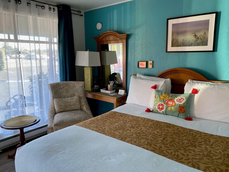 More Photos Of 940 Oregon Ave SE, Bandon Hotel For Sale
