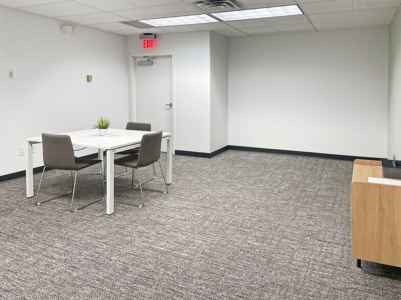 More Photos Of 6063 Hudson Rd, Woodbury Office For Lease