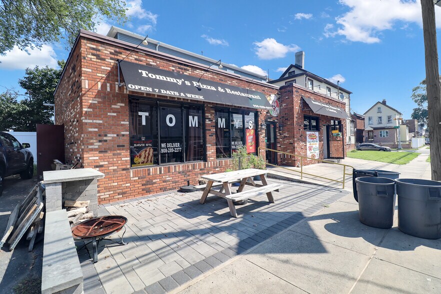 More Photos Of 600 Adams Ave, Elizabeth Restaurant For Sale