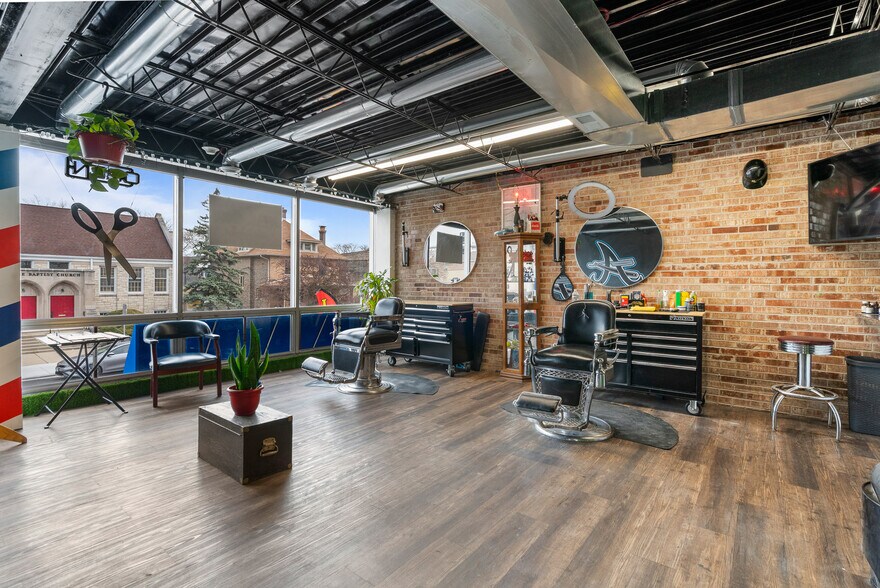 More Photos Of 3100 S Oak Park Ave, Berwyn Office For Sale