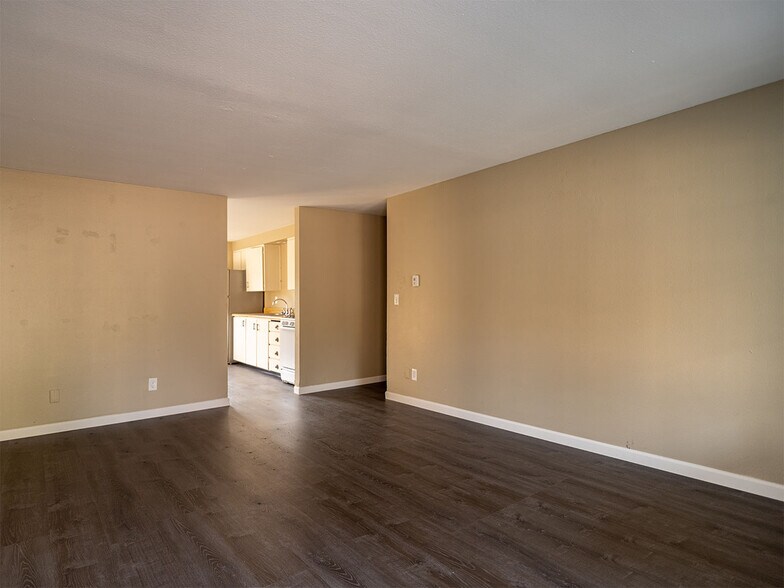 More Photos Of 125 Gateway Blvd, Cottage Grove Apartments For Sale