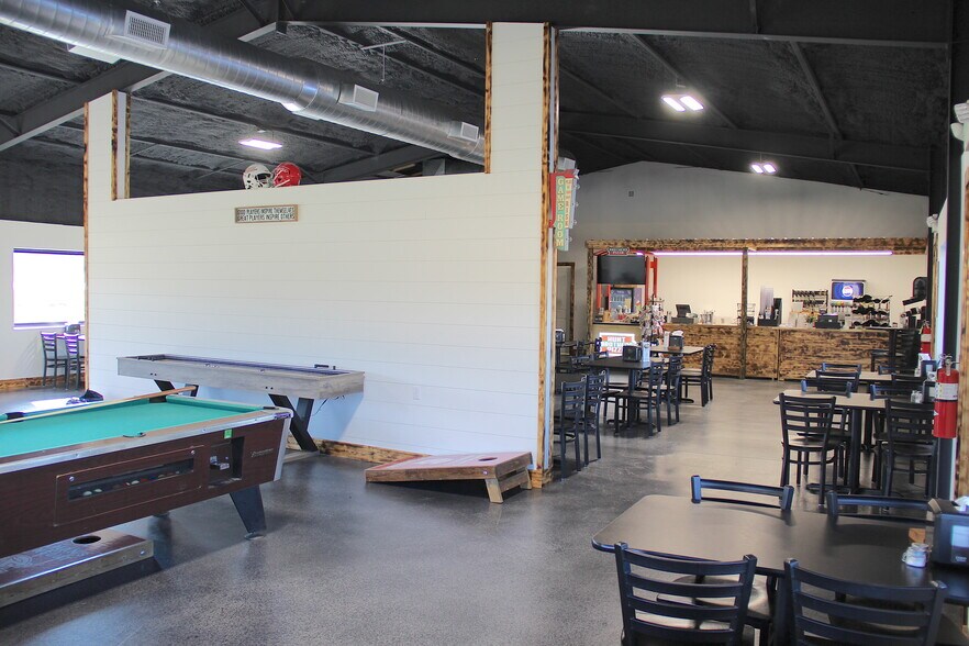 More Photos Of 311 9th st, Green Forest Flex For Sale