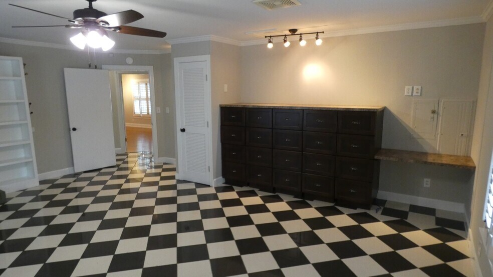 More Photos Of 2911 Middle Tennessee Blvd, Murfreesboro Office Residential For Lease