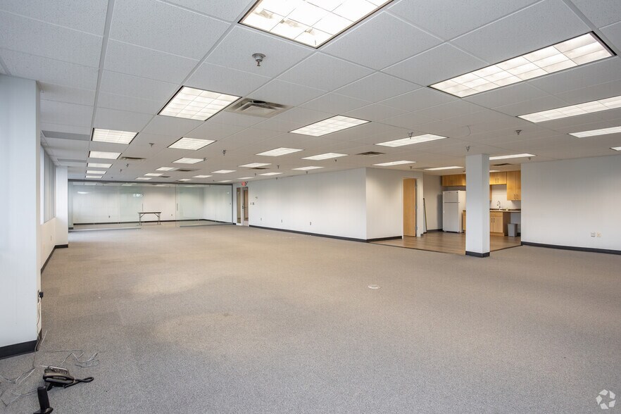 More Photos Of 6200 Brooktree Rd, Wexford Medical For Lease