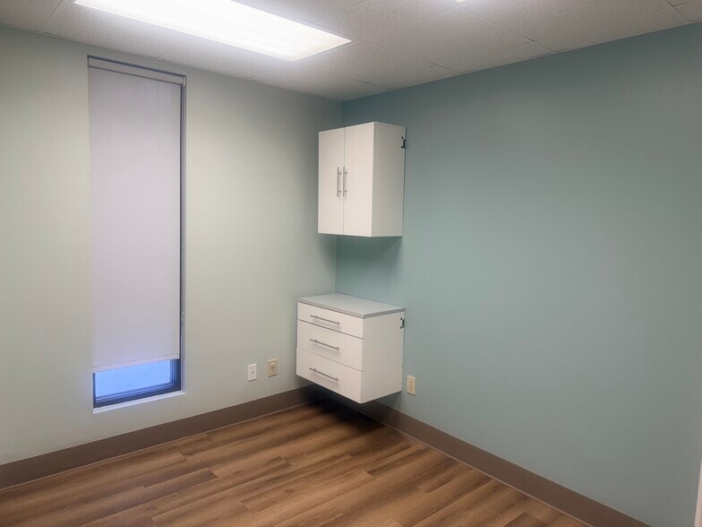 More Photos Of 721 Grove St, Salisbury Medical For Lease