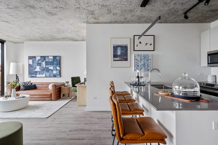 More Photos Of 808 N Cleveland Ave, Chicago Apartments For Lease