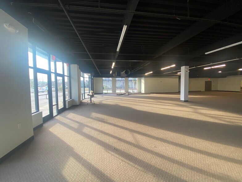 More Photos Of 150 Rowan St, Fayetteville Office For Sale