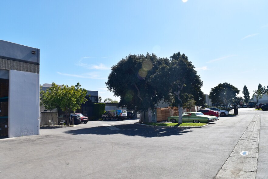 More Photos Of 1683 Sierra Madre Cir, Placentia Warehouse For Lease