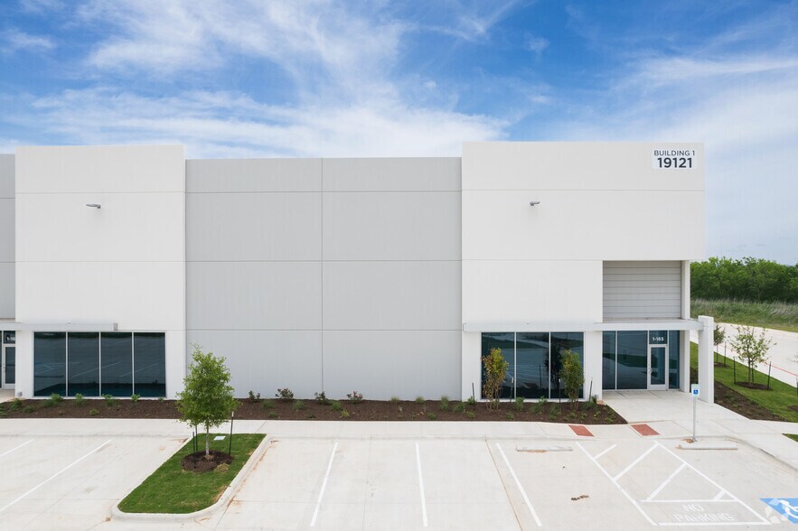 More Photos Of 19121 Marketplace Ave, Kyle Unknown For Lease