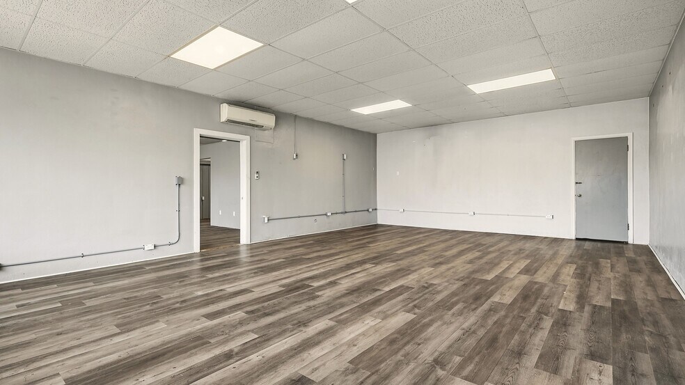 More Photos Of 204 W Beaver Ave, Fort Morgan Showroom For Sale