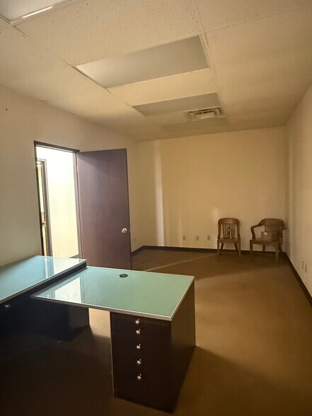 More Photos Of 1214 N Highway 81, Duncan Office For Lease