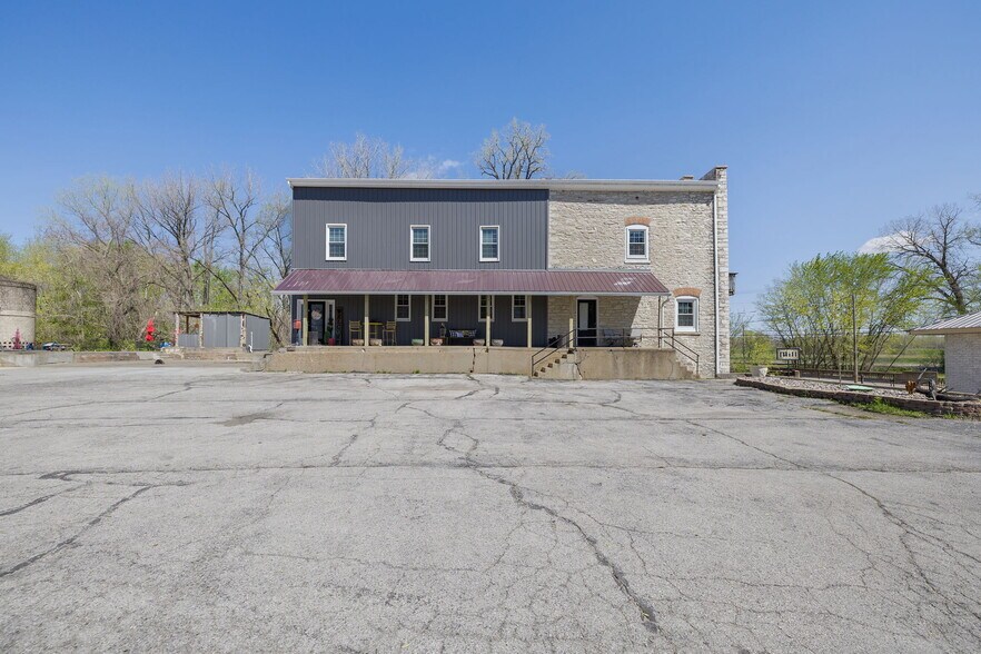 More Photos Of 305 N Main St, Ste Genevieve Storefront Retail Residential For Sale