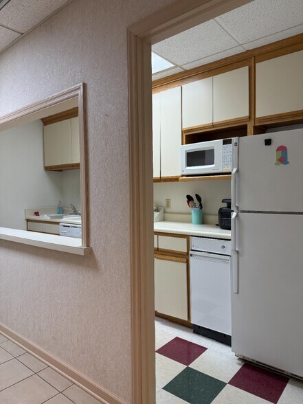 More Photos Of 3902-3904 Franklin Rd, Roanoke Office For Lease