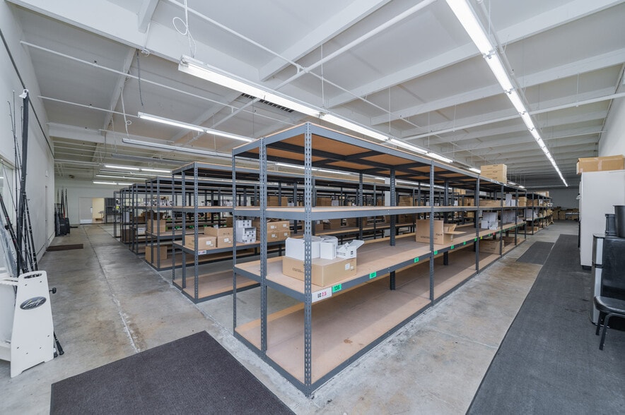 More Photos Of 380-384 Clinton St, Costa Mesa Manufacturing For Lease
