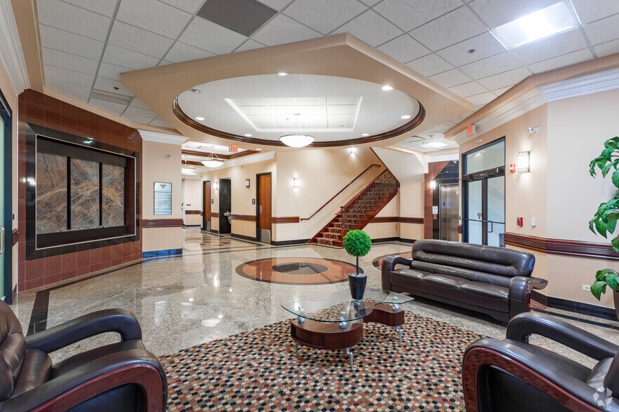 Primary Photo Of 4580 Weaver Pky, Warrenville Office For Lease