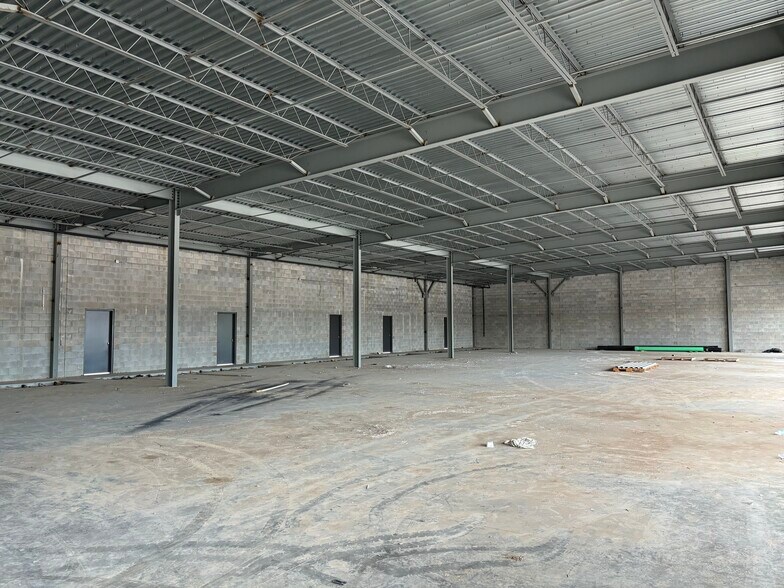 More Photos Of 13439 W Bellfort Ave, Sugar Land Freestanding For Lease