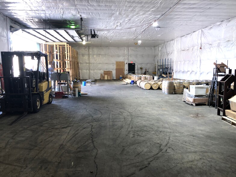 More Photos Of 45 Railroad St, Rochester Warehouse For Lease