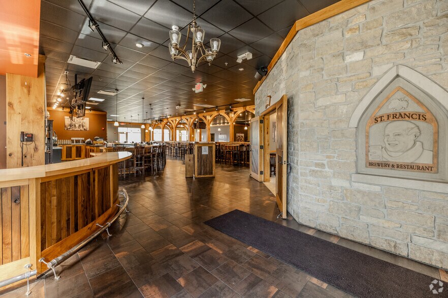 More Photos Of 3825 S Kinnickinnic Ave, Milwaukee Restaurant For Lease