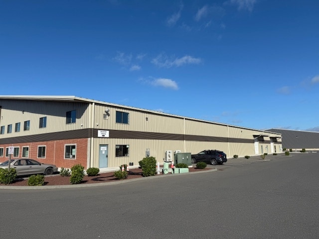 More Photos Of 1400 Commerce Pl, Ferndale Distribution For Lease