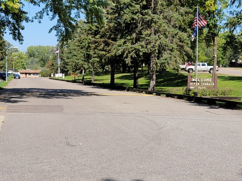 Primary Photo Of 1323 W River St, Monticello Manufactured Housing Mobile Home Park For Sale