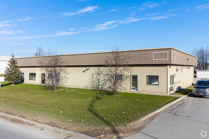 Primary Photo Of 212 Boul De L'aéroport, Gatineau Light Distribution For Lease