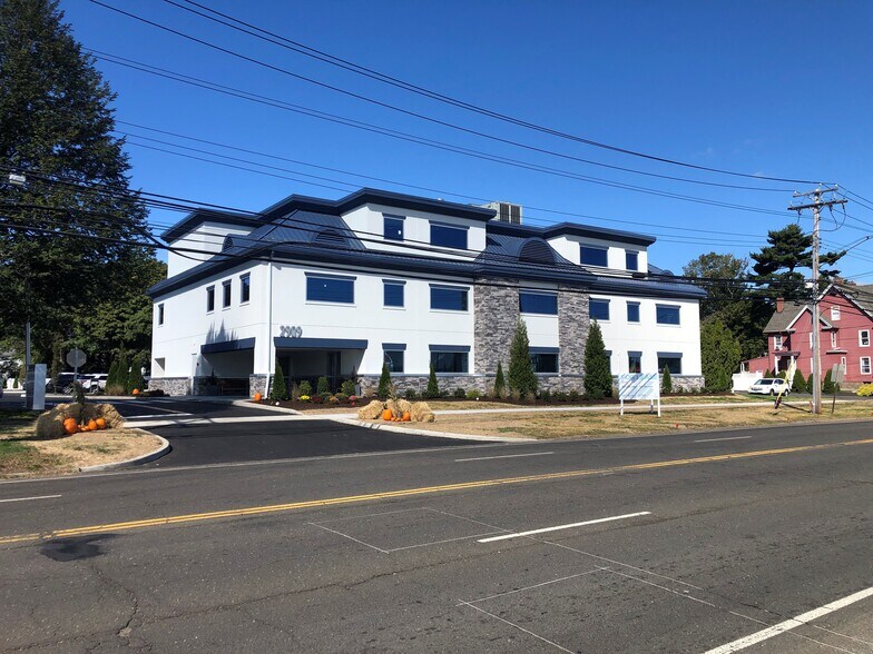 More Photos Of 2909 Main St, Stratford Medical For Lease
