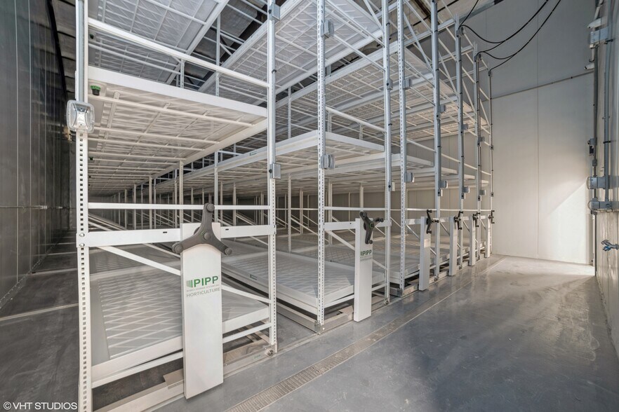 More Photos Of 740 Schneider Dr, South Elgin Manufacturing For Sale