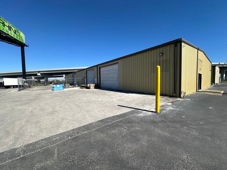 More Photos Of 4151 118th Ave N, Clearwater Warehouse For Lease