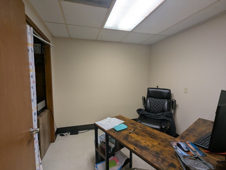 More Photos Of 2440 W Cardinal Dr, Beaumont Warehouse For Lease