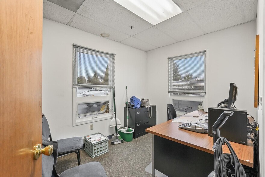 More Photos Of 555 N Pacific Hwy, Woodburn Auto Repair For Sale