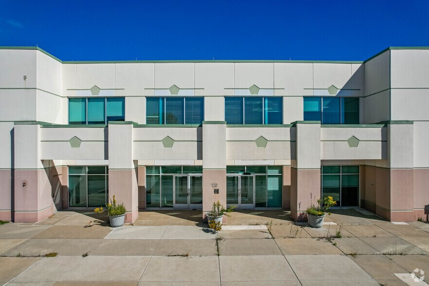 More Photos Of 120-140 E Kensinger Dr, Cranberry Township Office For Sale