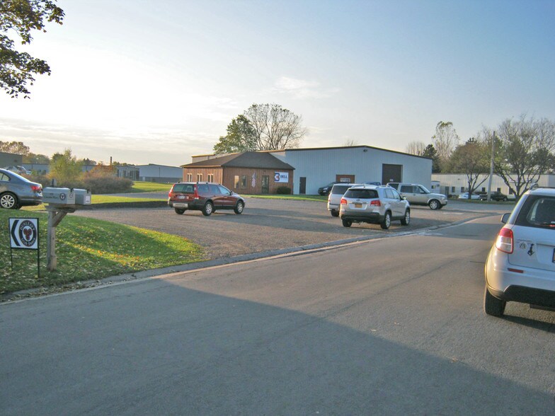 More Photos Of 101 Lincoln Pky, East Rochester Light Manufacturing For Lease