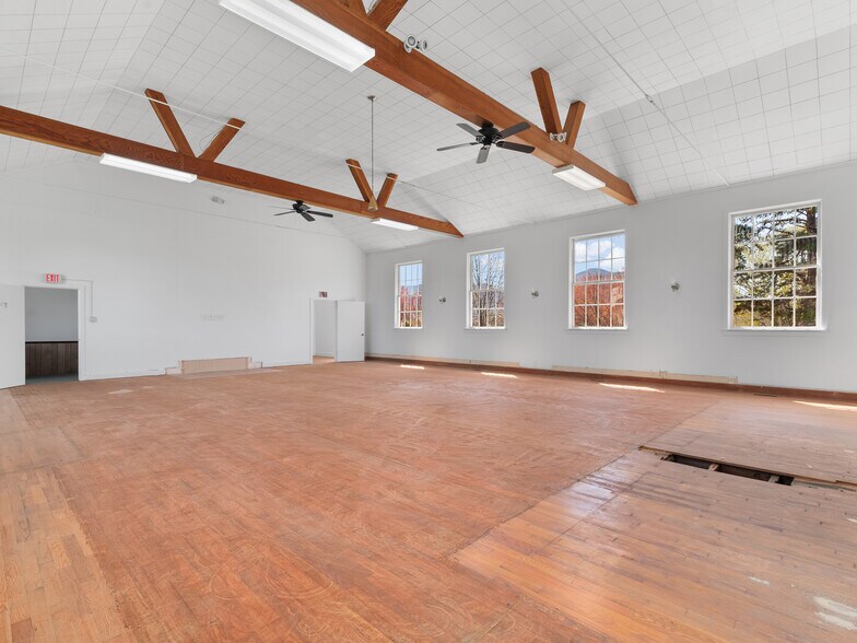 More Photos Of 62 Birdsong Trail, Waynesville Specialty For Lease