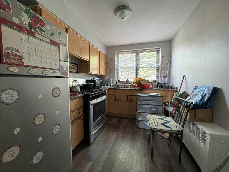 More Photos Of 7702 S Jeffery Blvd, Chicago Apartments For Sale