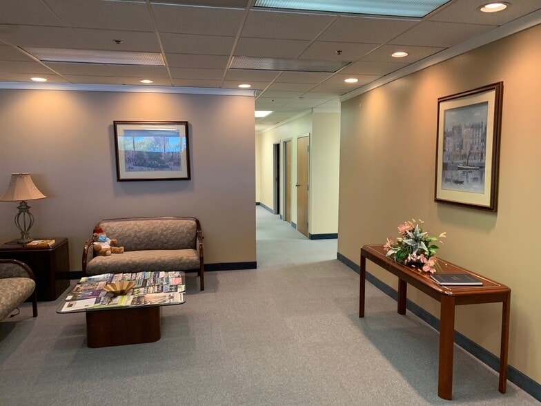 More Photos Of 14325 Willard Rd, Chantilly Office For Lease