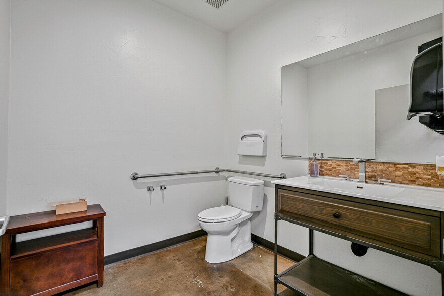 More Photos Of 335 15th St, San Diego Loft Creative Space For Lease