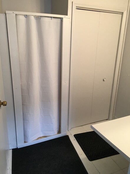 More Photos Of 38 Esther St, Newark Service For Sale
