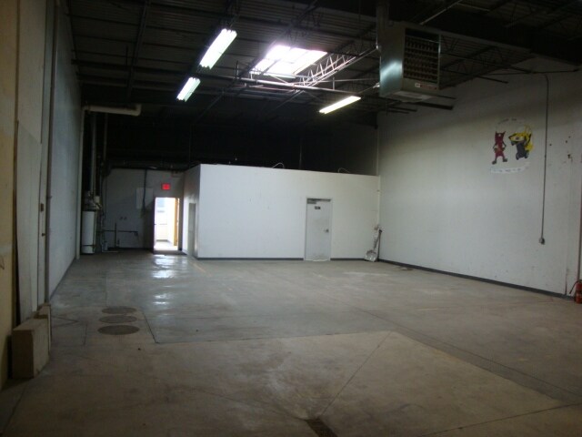 More Photos Of 1277 Naperville Dr, Romeoville Warehouse For Lease