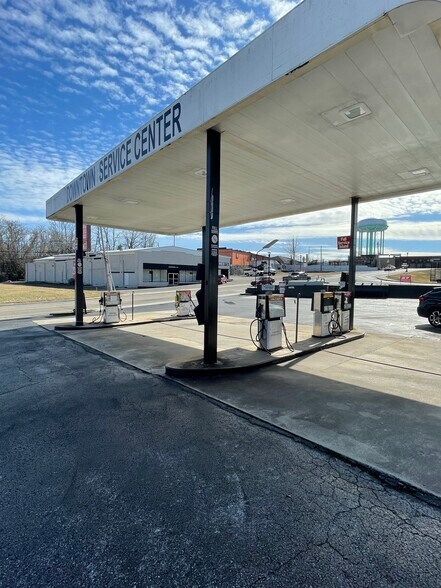 More Photos Of 203 Sparta St, McMinnville Service Station For Sale