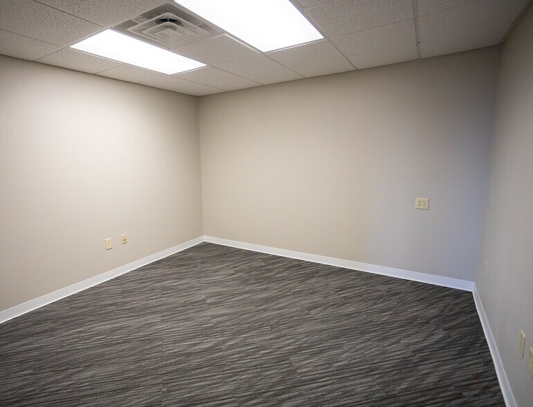 More Photos Of 19105 W Capitol Dr, Brookfield Medical For Lease
