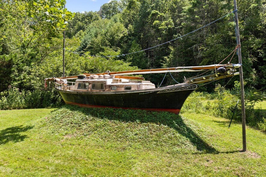 More Photos Of 32 Owl Creek Rd, Murphy Trailer Camper Park For Sale