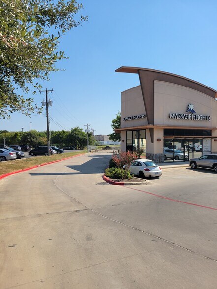 More Photos Of 9850 Huebner Rd, San Antonio Flex For Lease