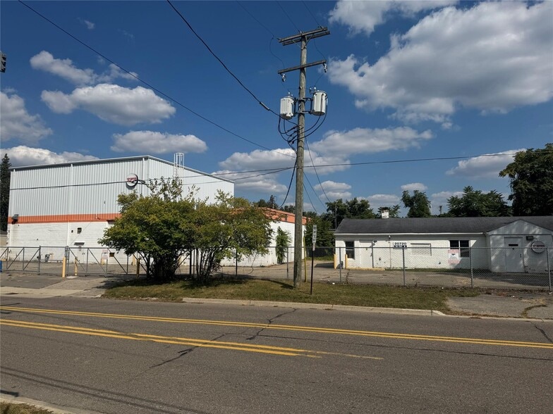 Primary Photo Of 20720 Tuck Rd, Farmington Hills Manufacturing For Sale