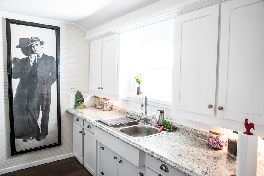 More Photos Of 13404 Washington St, Burton Specialty For Sale