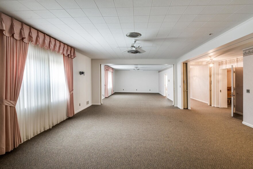 More Photos Of 5401 Schaefer Rd, Dearborn Storefront Retail Office For Lease