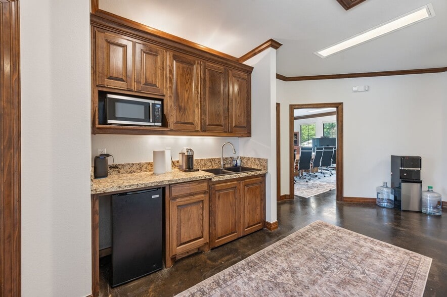 More Photos Of 1117 Glade Rd, Colleyville Medical For Sale
