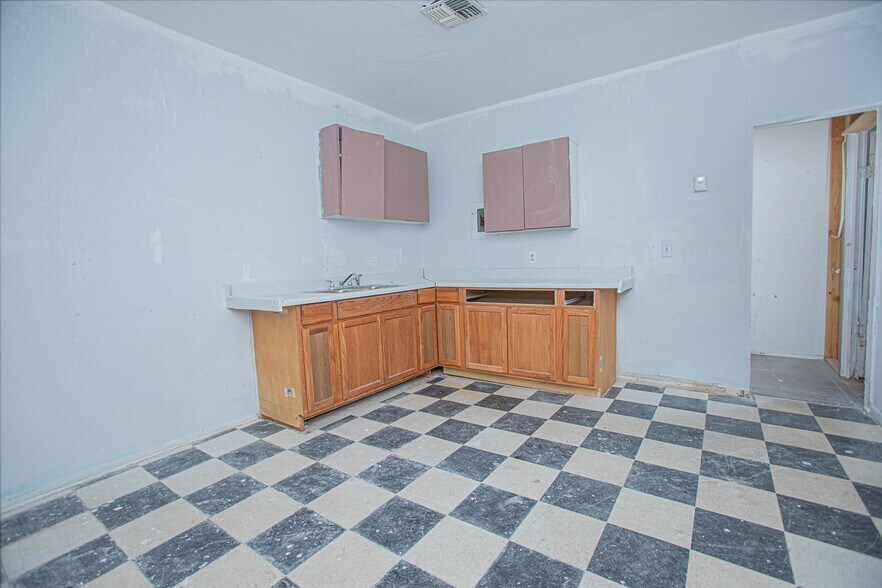 More Photos Of 51 N Bumby Ave, Orlando Unknown For Sale