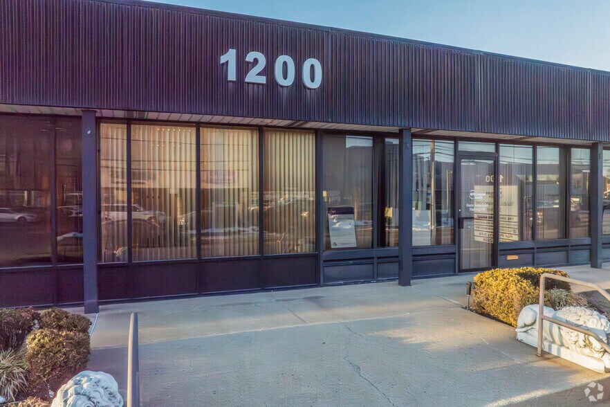 More Photos Of 1200 W Broadway, Hewlett Medical For Lease