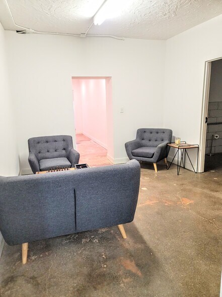 More Photos Of 1583 S 1st St, Abilene Light Distribution For Sale